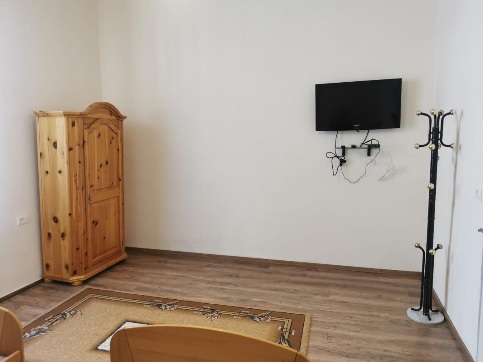 Gm Tirana Hostel ภายนอก รูปภาพ