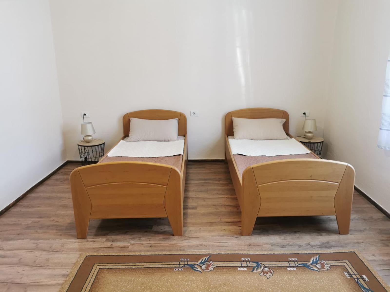 Gm Tirana Hostel ภายนอก รูปภาพ