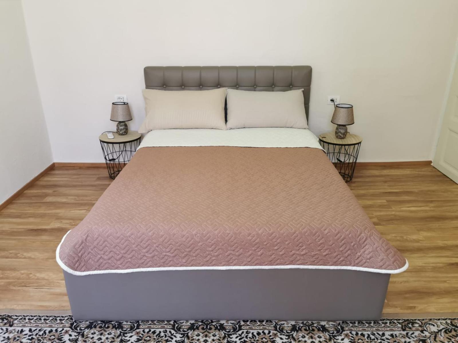 Gm Tirana Hostel ภายนอก รูปภาพ